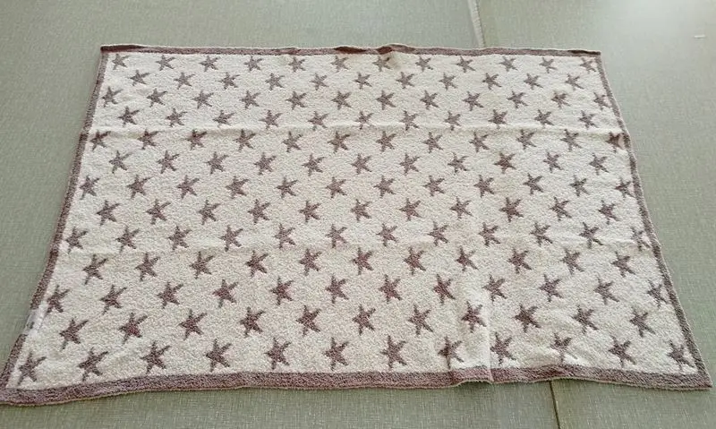 luxury quality 5 star hotel super soft 100% polyester micro feather yarn fiber pink baby star knit throw blanket