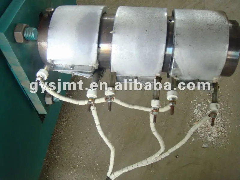 Machine to make wood briquettes