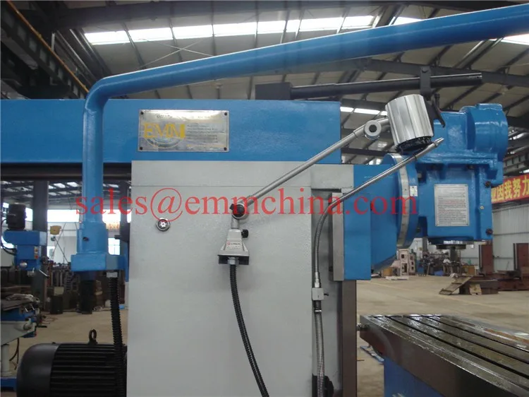 Вертикальный и горизонтальный револьверный фрезерный станок UT436B