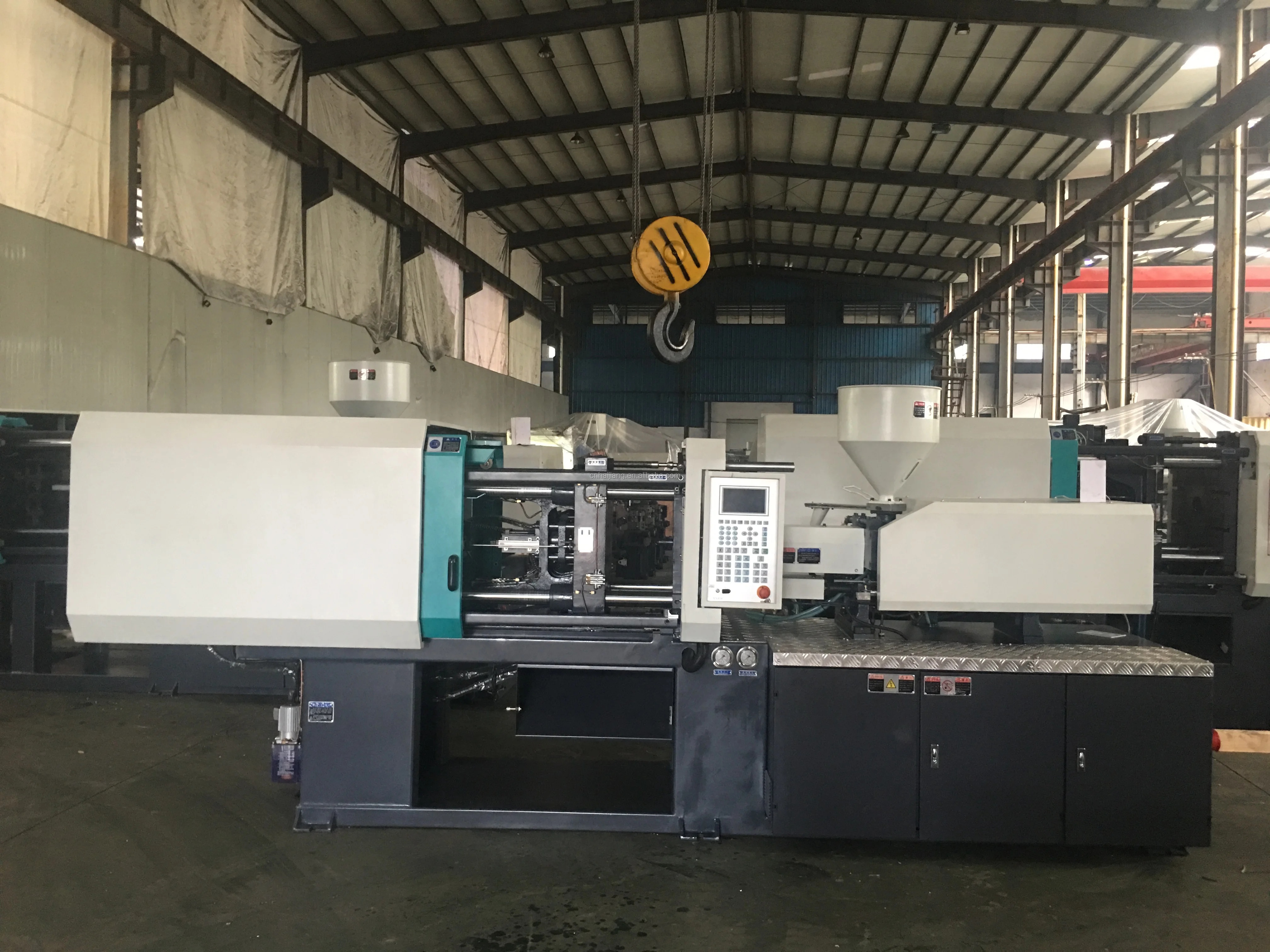 Energy saving 118T injection molding machine