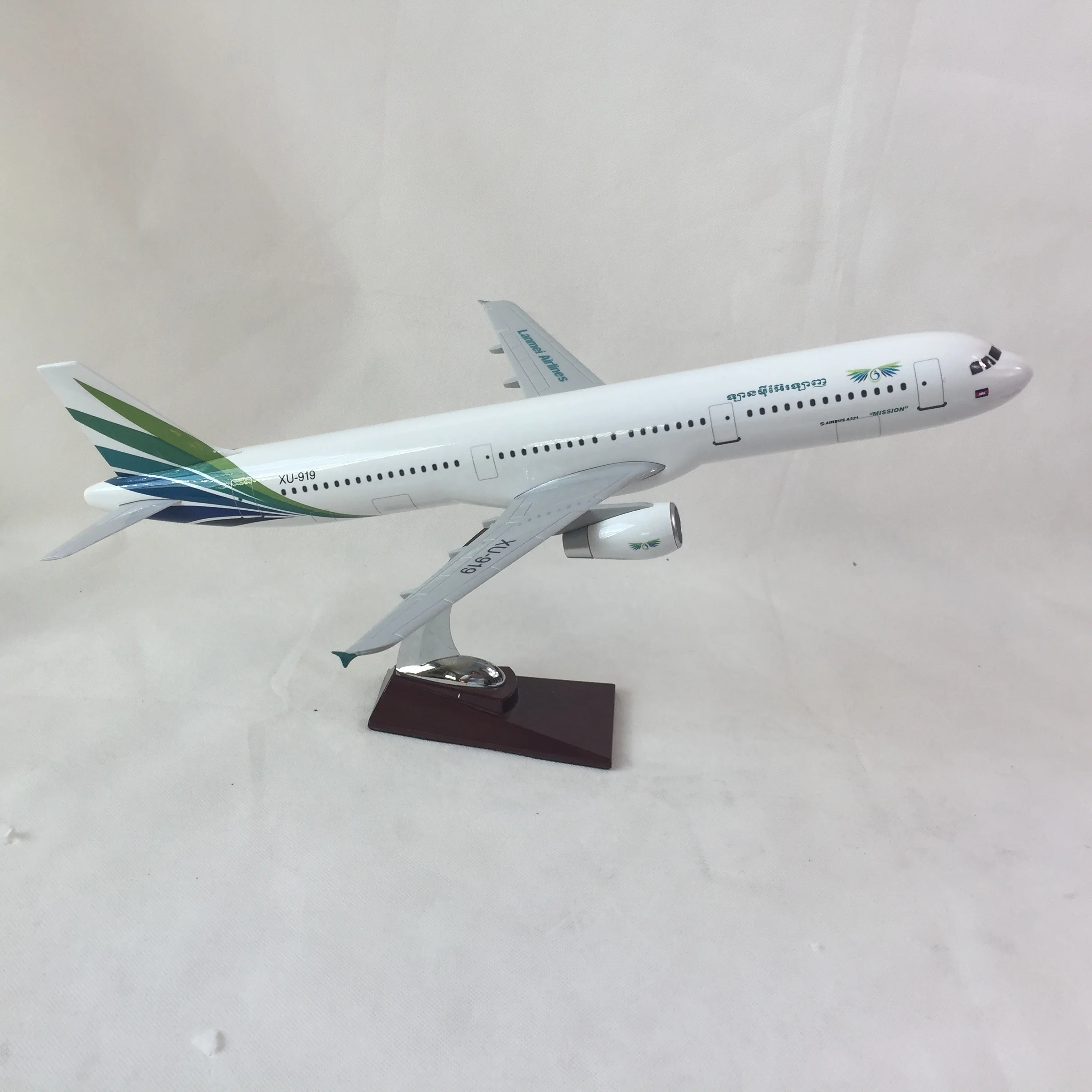 SCALE AIRCRAFT MODEL AIRBUS A321