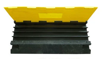 4Channels indoor or outdoor rubber yellow jacket flexible Hose Protector hump