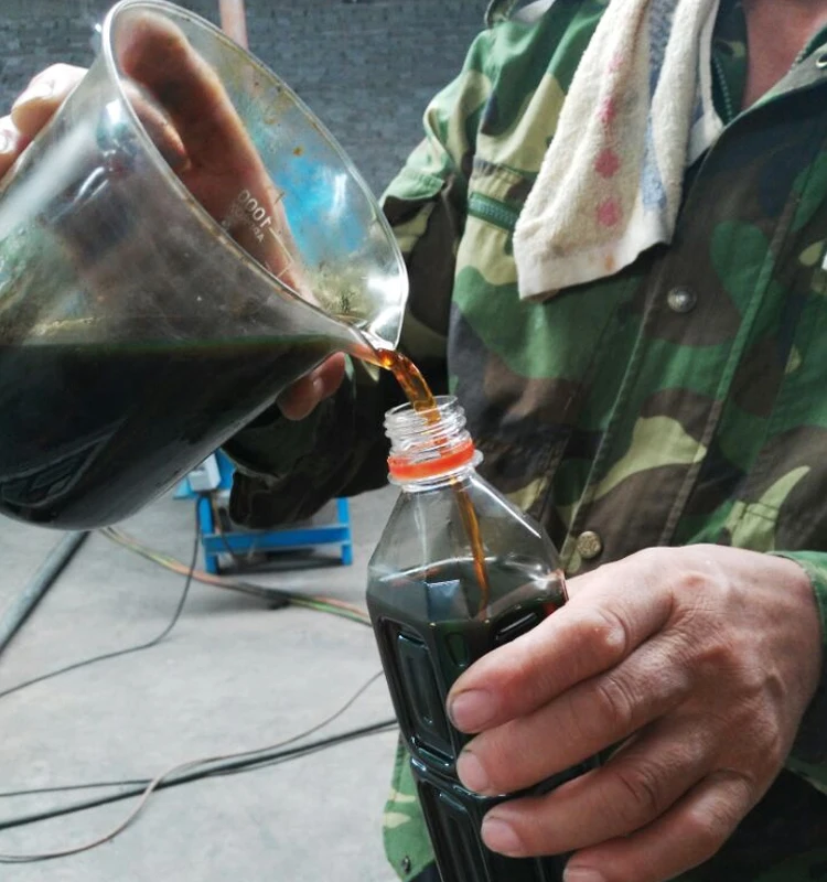 the equipment processes tires using pyrolysis technology to produce fuel oil, etc., very environmentally friendly equipment.