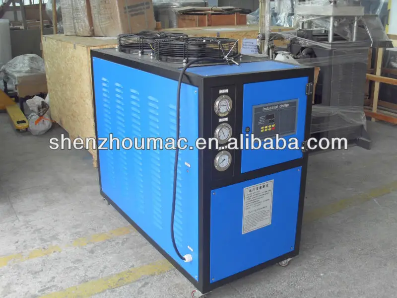 Plastic material crusher