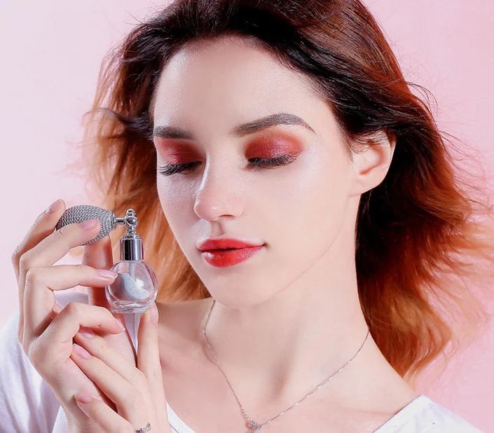 Glitter highlighter pressed powder highlighter cosmetic illuminator makeup highlighter loose powder unique bottle with gold pump