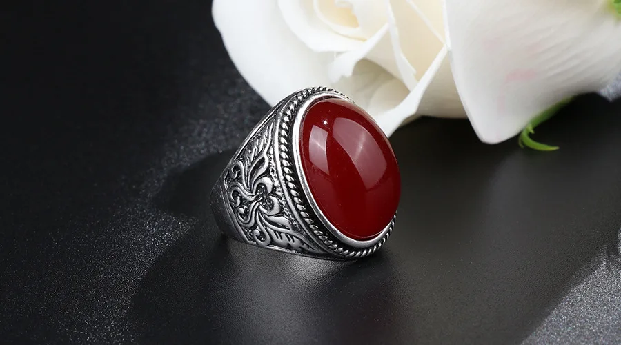 Huilin Customized Vintage Black Titanium Zircon Inlay Natural Opal Ring Female Gold Ring