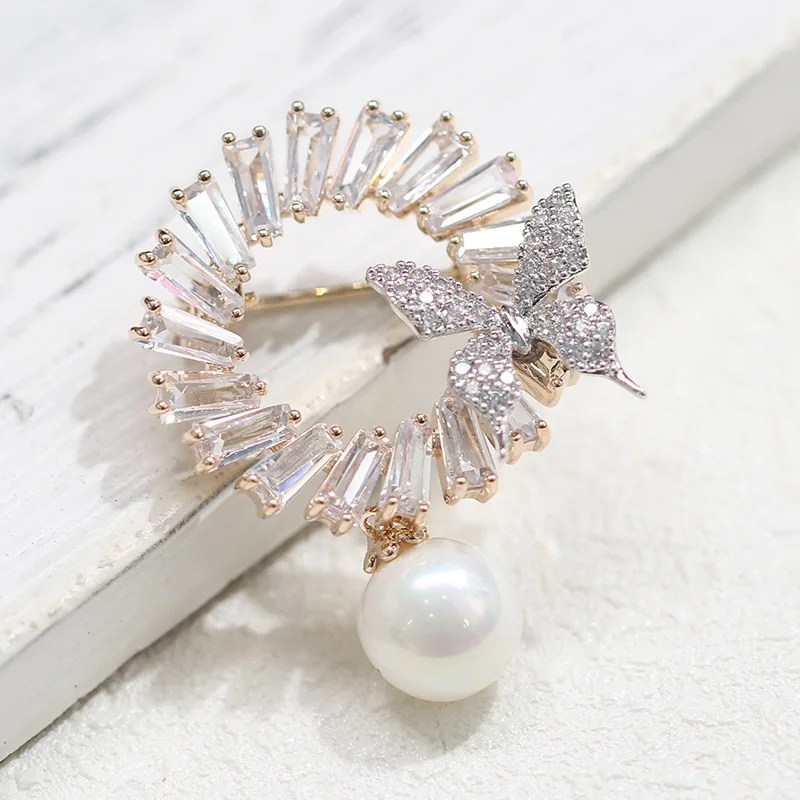 
Elegant Women Zircon Round Copper Brooch With Butterfly Pearl pendant 
