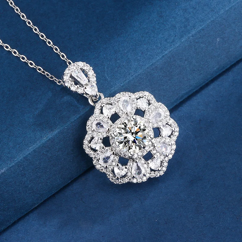 New diamond-filled Sun flower 2 carat pendant eight heart eight arrow zircon high-end luxury cross-border explosive petal