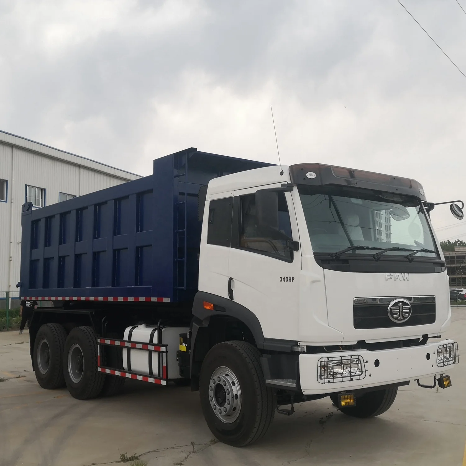 China FAW J5P RHD 340 Horse Power 50 Tons 6x4 Drive 10 Wheels Dump Trucks for Sale
