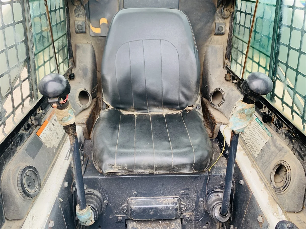 Good Condition Used Bobcat S300 Mini Skid Steer Loader, Used Bobcat Skid Steer Loader Provided ORIGINAL Japan Engine Skid Loader