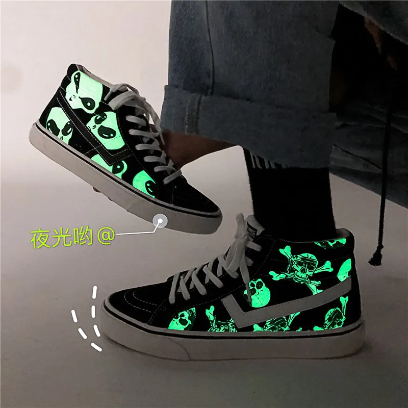 
New Model Low Price Men Lace-up White Canvas Shoes Wholesale Cheap Custom Logo Luminous High Top Canvas Flat Casual Shoes 