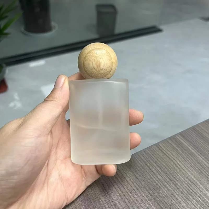 Empty Smokey 30ml Refillable Glass Perfume Spray Bottle With Wooden Cap
