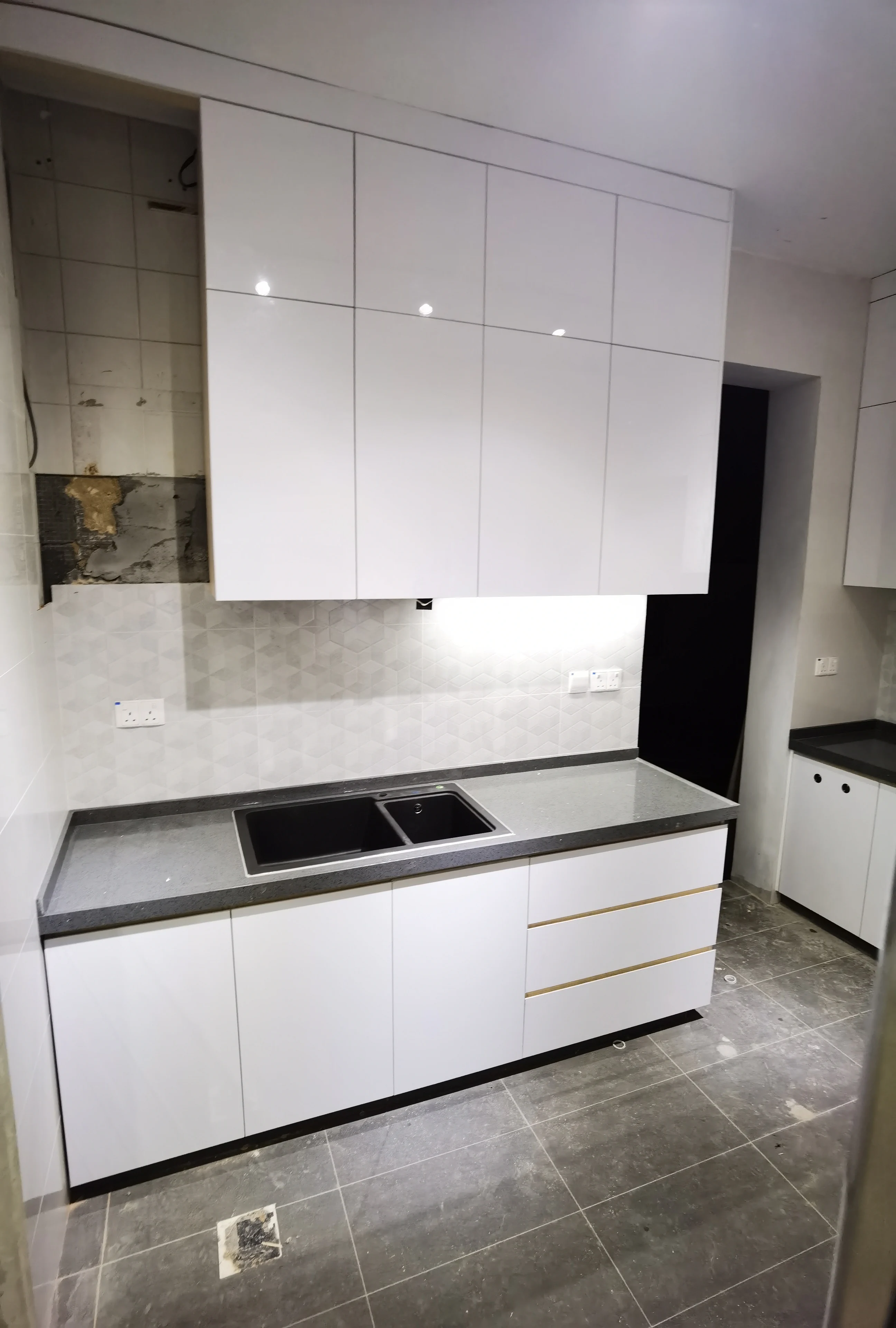 High glossy-finished Kitchen Cabinet Modern Style plywood Board Complete Set for small kitchen