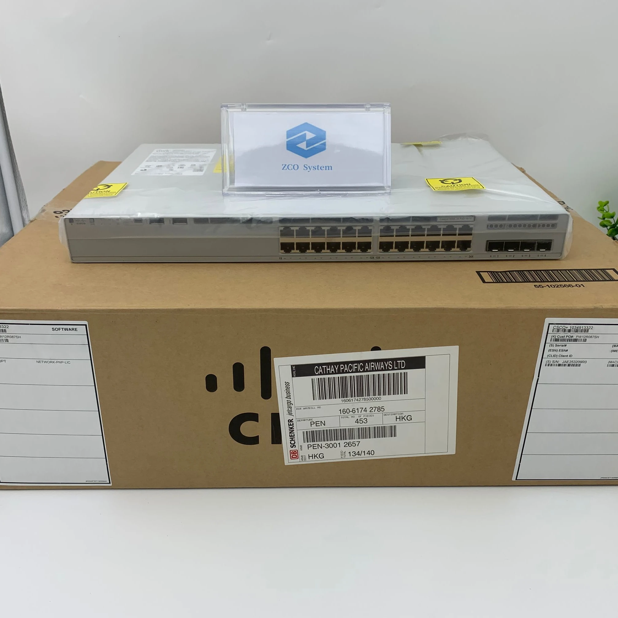Original Manufactured 9300 48 ports Stackable Switch C9300-48U-A