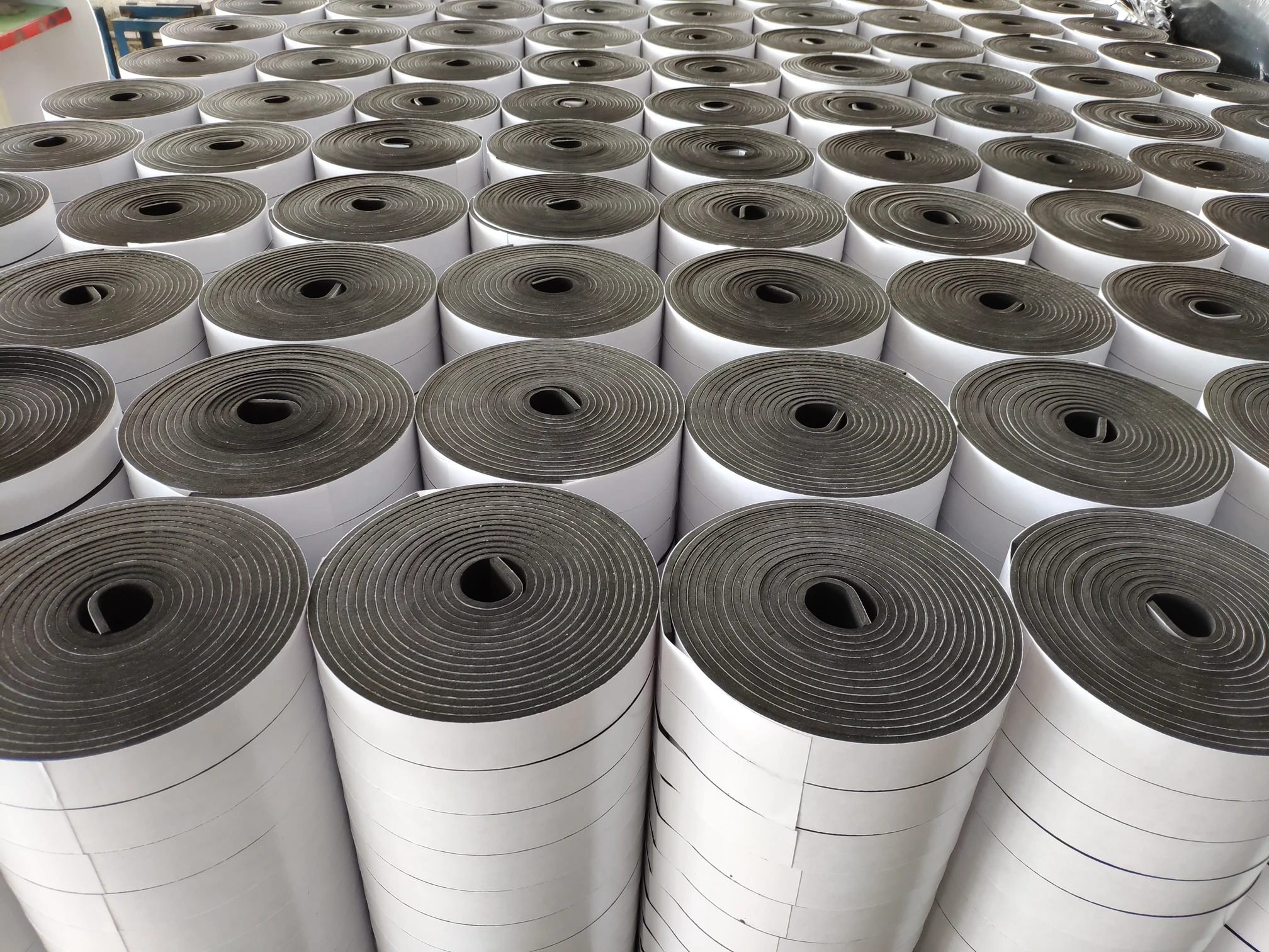 Guangdong factory  hot sale factory doors conservatories adhesive/Self-Adhesive resist heat foam sealant