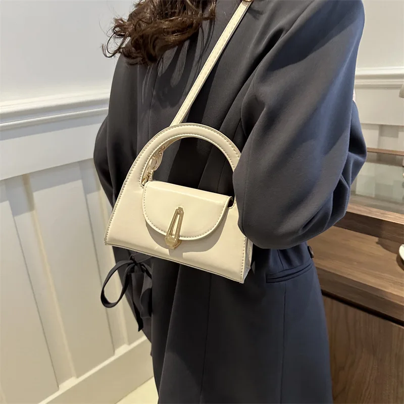 Retro Patent Leather Shoulder Bag for Women Luxury Flap Crossbody Solid Color Underarm Red Crossbody Bag Lady Handbag