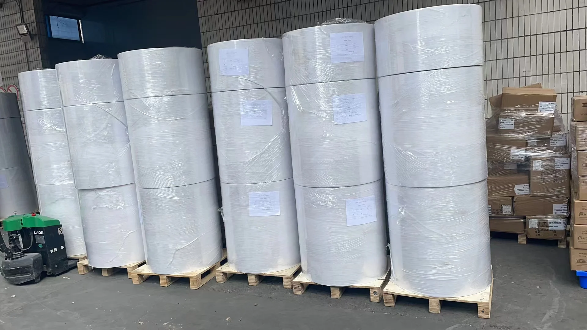 Jumbo термобумага рулон сырья для резки 80x80 термобумаги рулонов 48 г 55 60 65 г...