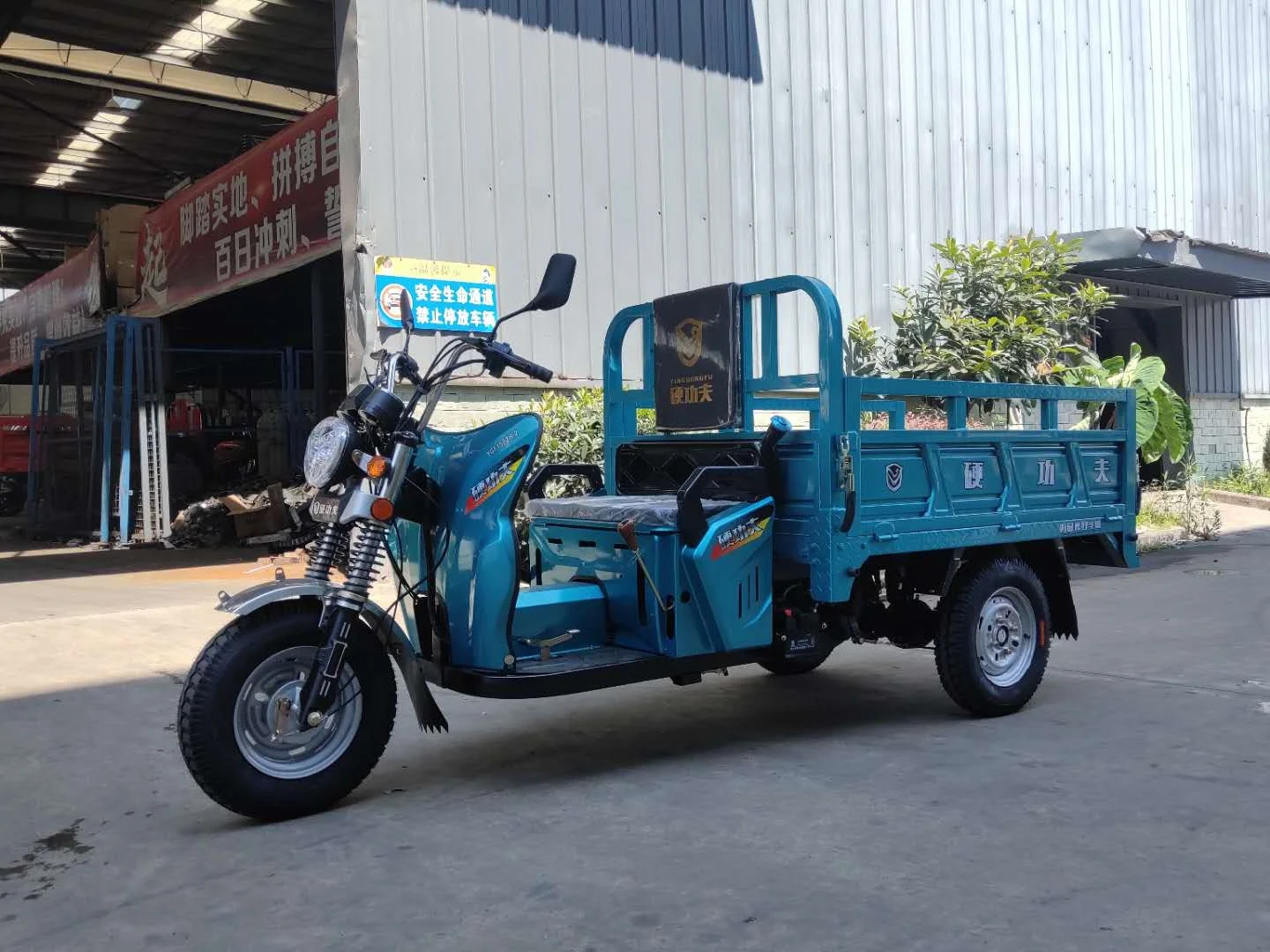 Cheap Cargo Tricycle Use three wheel motorcycle OEM from Chongqing China 3 Wheel Motorcycle
