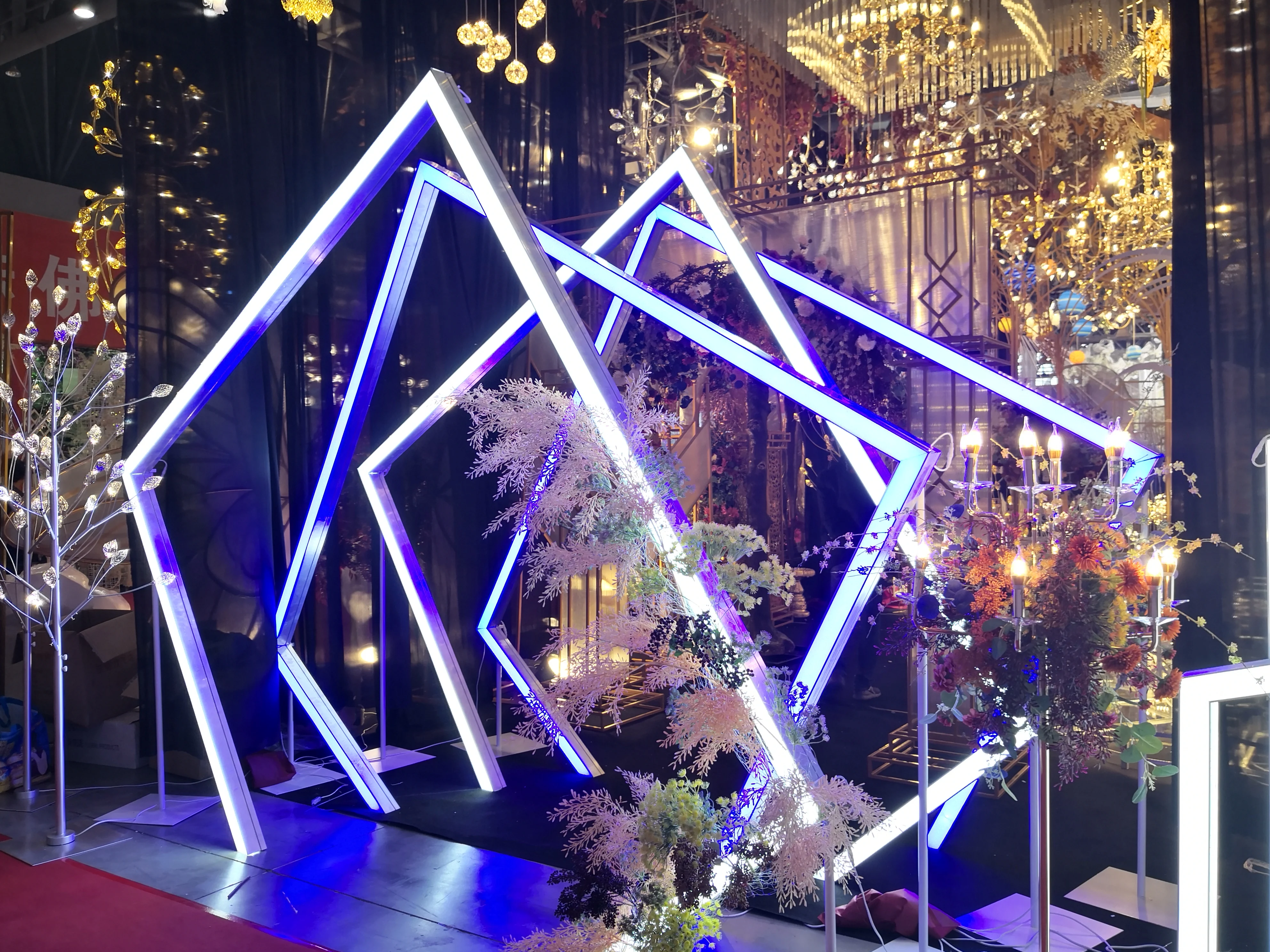 2019 New design stage background of LED Geometric time tunnel for event decoration