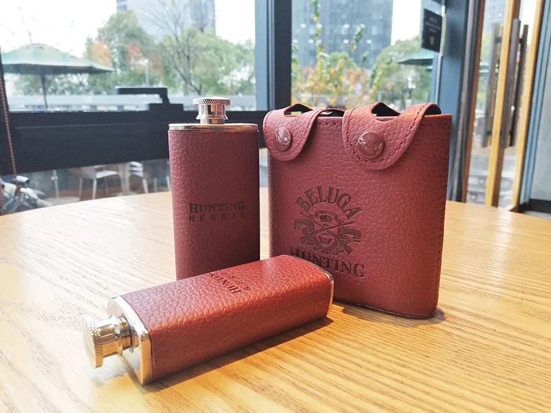 
Custom design portable faux leather brown steel wine man stitching classic leather hip flask 