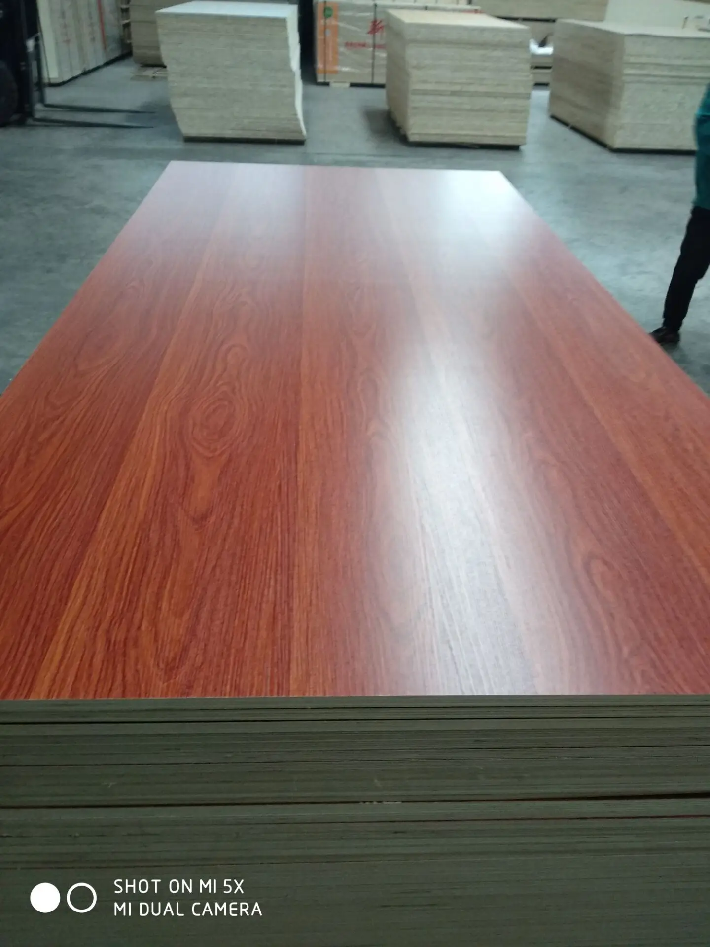 Wooden grain color  melamine laminated coated plywood for making furniture