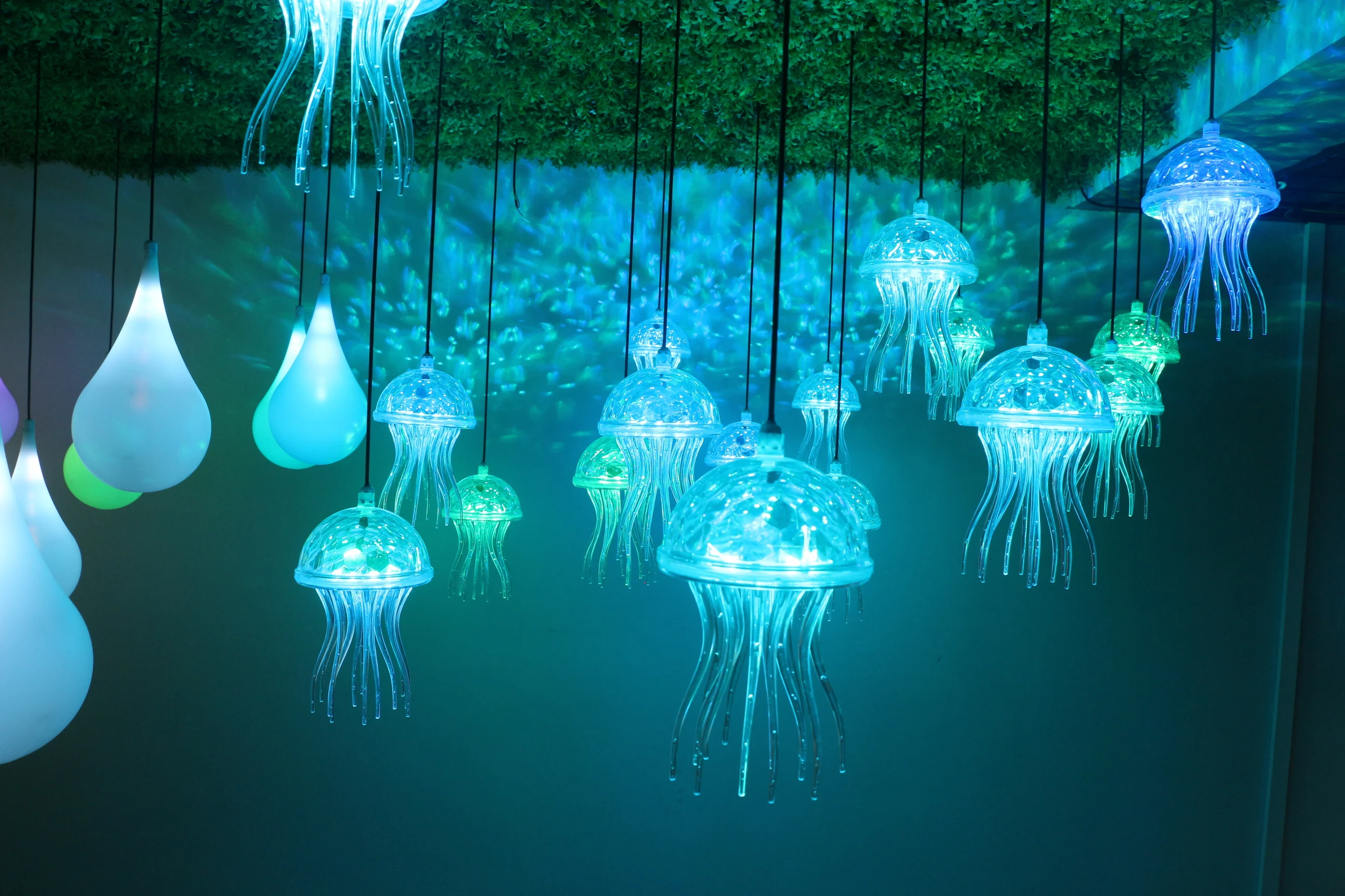 Ocean Pavilion RGB color change simulate jellyfish lamp for sightseeing