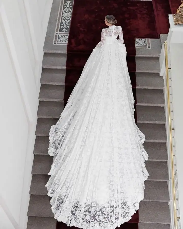 Vintage Lace Bride Gown Long Train High Collar Long Sleeves Elegant Lace Custom Made Wedding Dresses