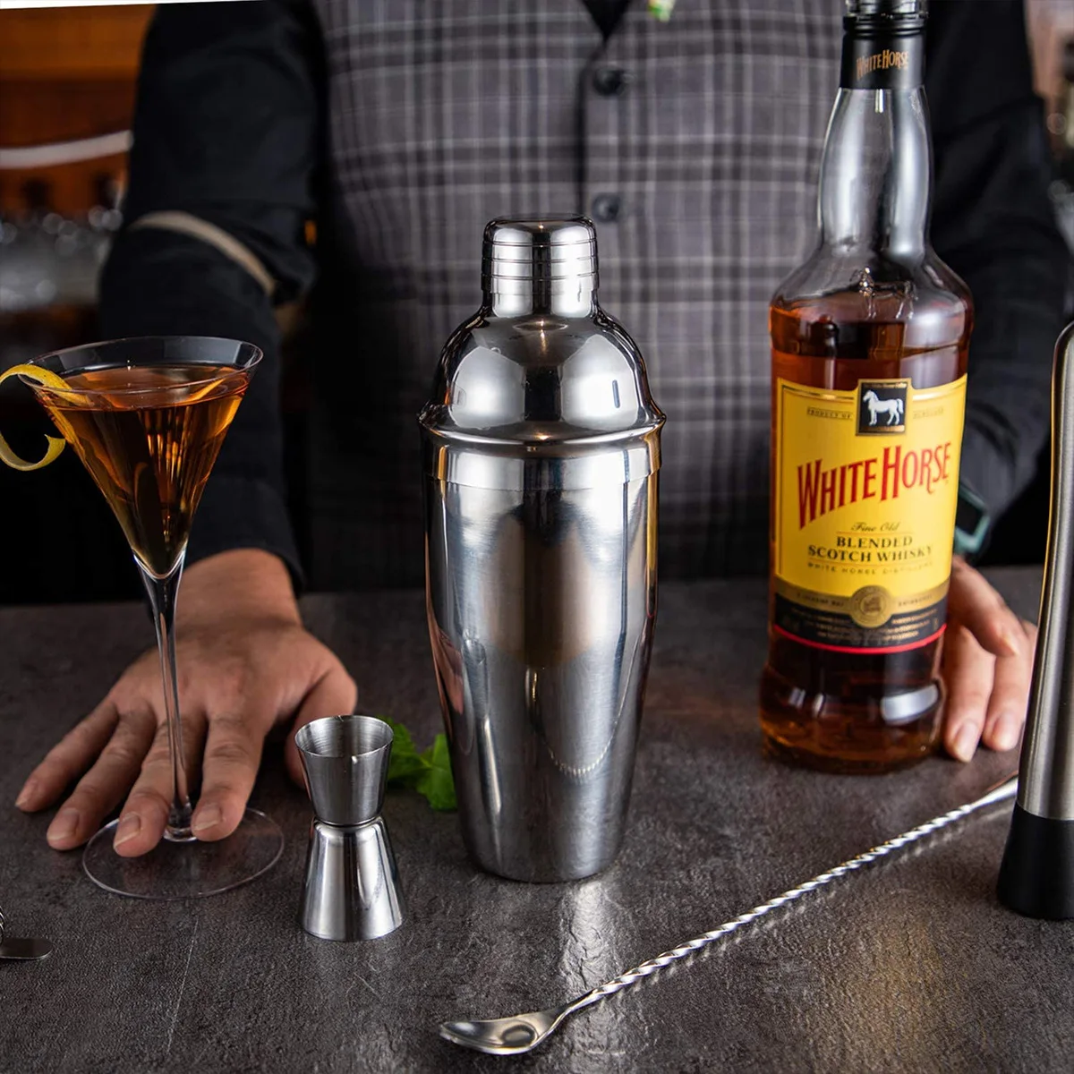 Custom Sustainable Eco Friendly 2024 New 750ML Bartender Kit Stainless Steel Bar Tool Accessories Wooden Frame Wine Mixer Set