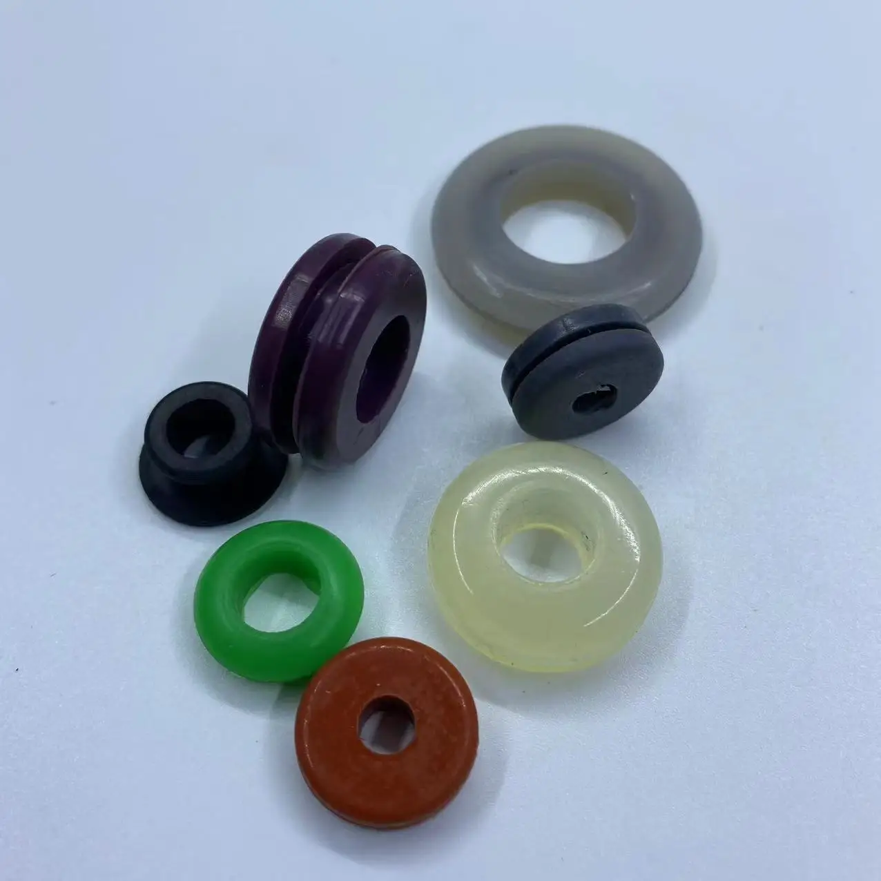 Factory Wholesale custom logo size black rose gold  10mm rubber silicone durable grommets for desk