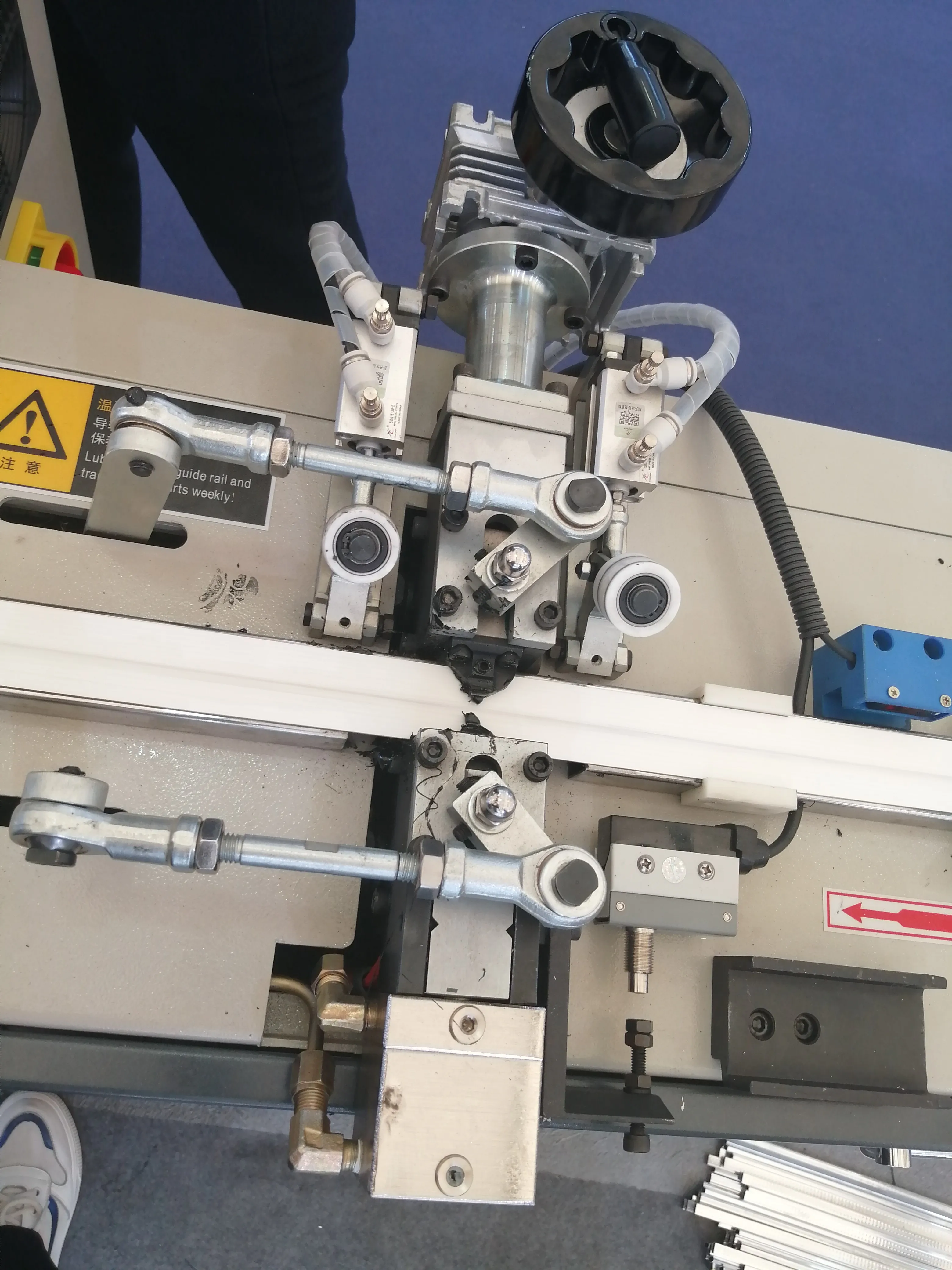 Insulating Glass Line PLC Gas-Liquid Booster Pump Aluminum Spacer Butyl Extruder