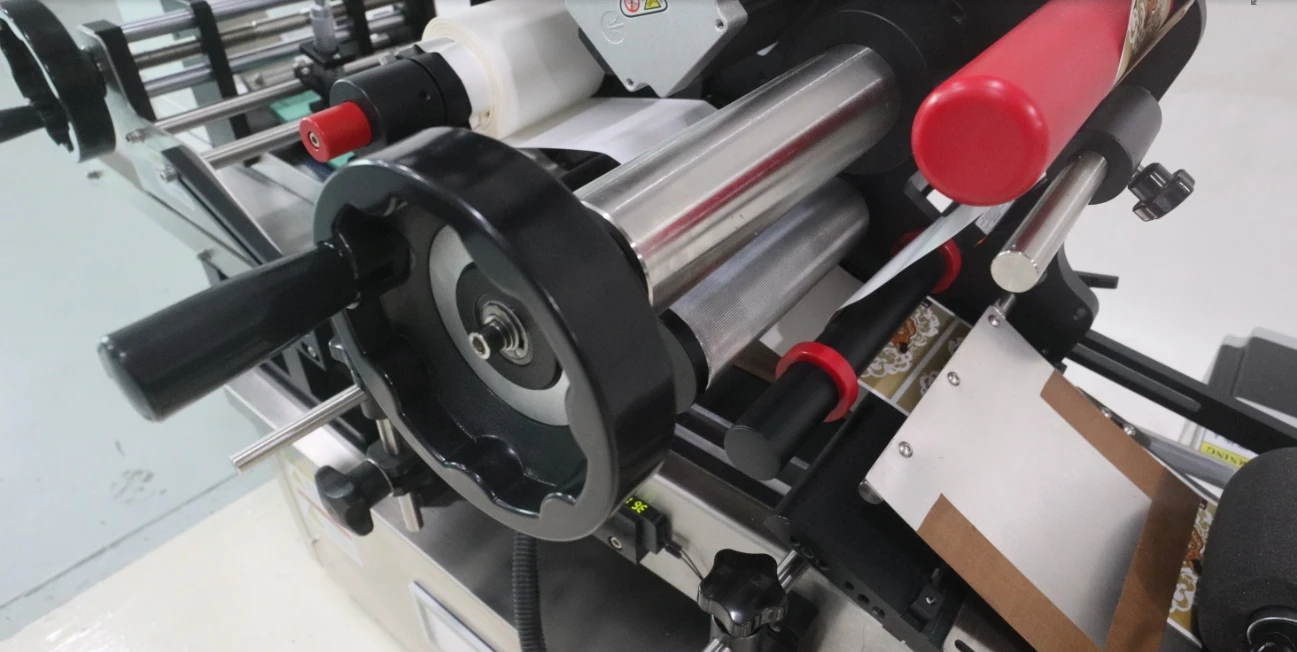 Automatic pouch labelling machine flat bag labeler Mylar Poly Bag Labeller