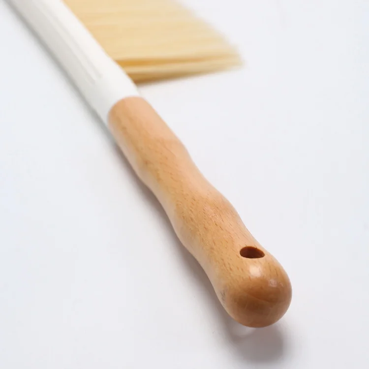Wooden wood color long handle bed cleaning brush hat brush used to clean high-grade clothes, hats, beds