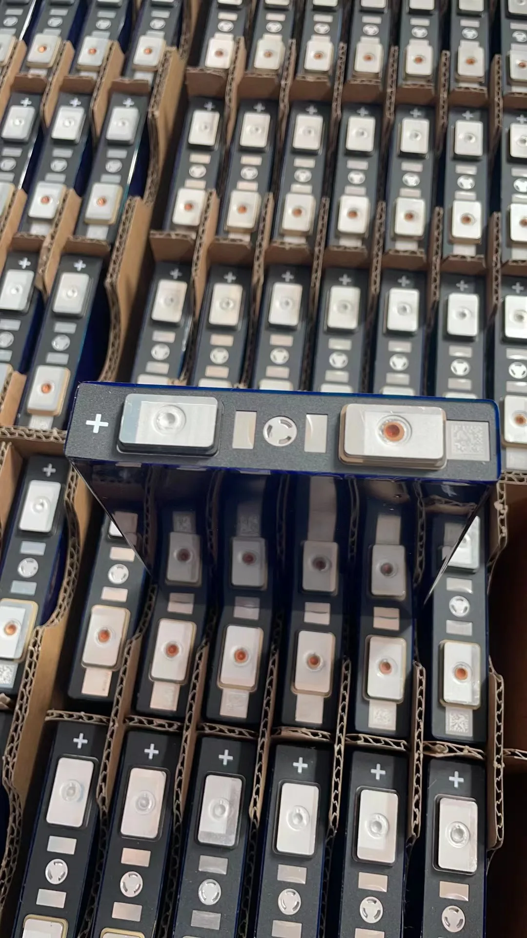 320ah  lifepo4 Battery Cells battery bank 320Ah 6500 Cycle 3.2V Rechargeable Battery for High Power Application lifepo4