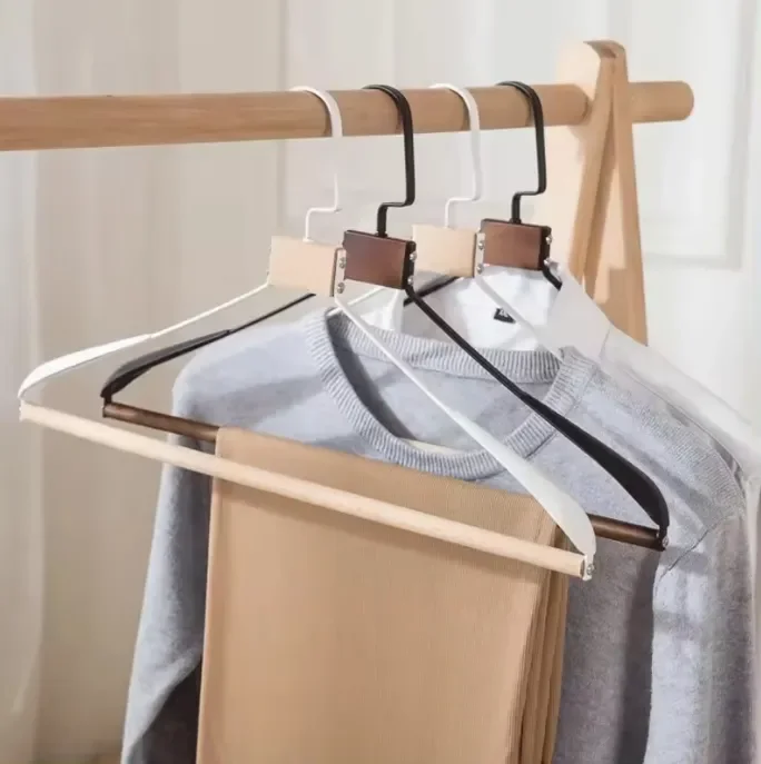 High quality custom logo wide shoulder wooden clothes suit hanger wholesale