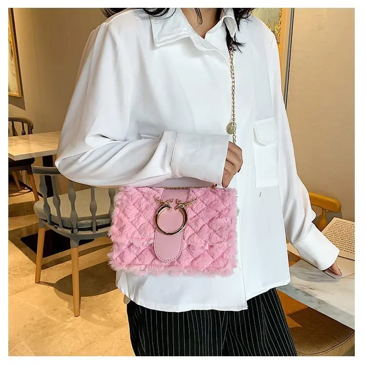2021 Fall Winter Hot Sale Women Popular Faux Fur Handbags Furry Purses Ladies Winter Plush Square Crossbody Chain Bags