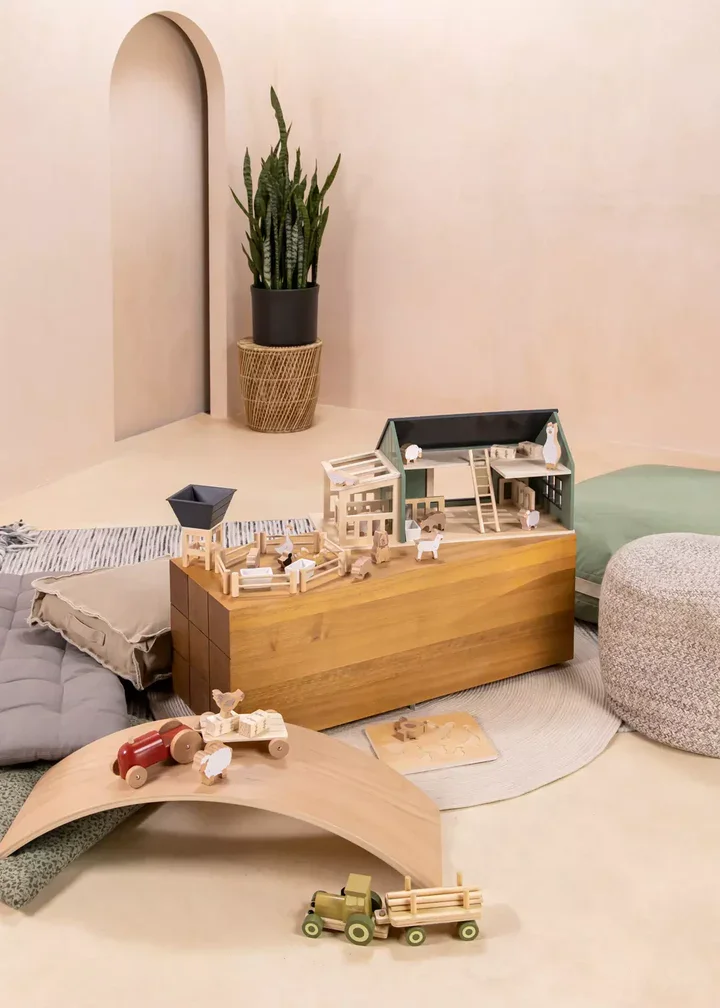 Wooden Farm Animal Toy for Toddlers Montessori Stacking Barn Toy with Door Wooden Farm Lacing Toy for Kids Birthday Gift