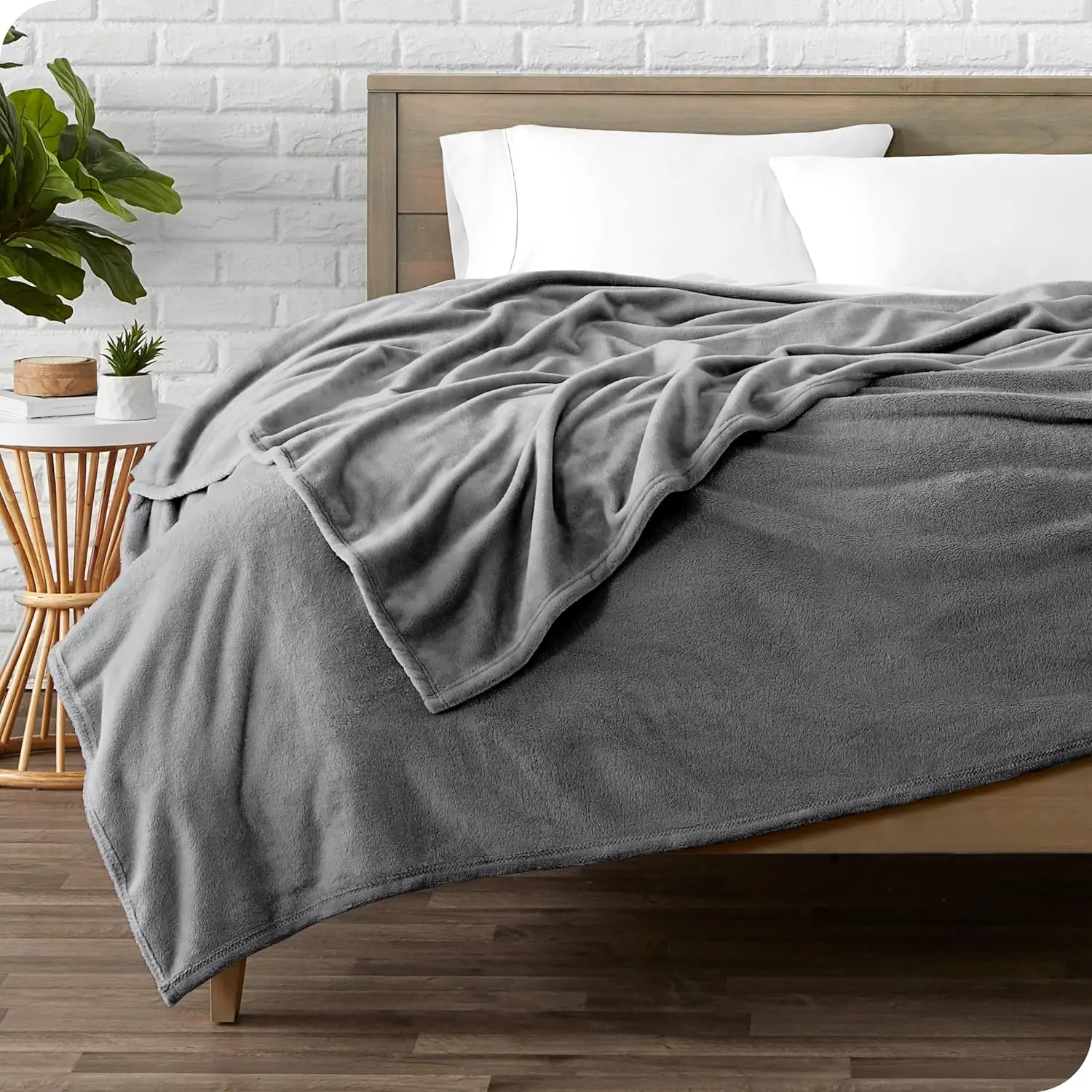 Hot Selling In Super Market Minky Blanket Fabric Super Soft Plush Custom Fleece Flannel Throw Blanket