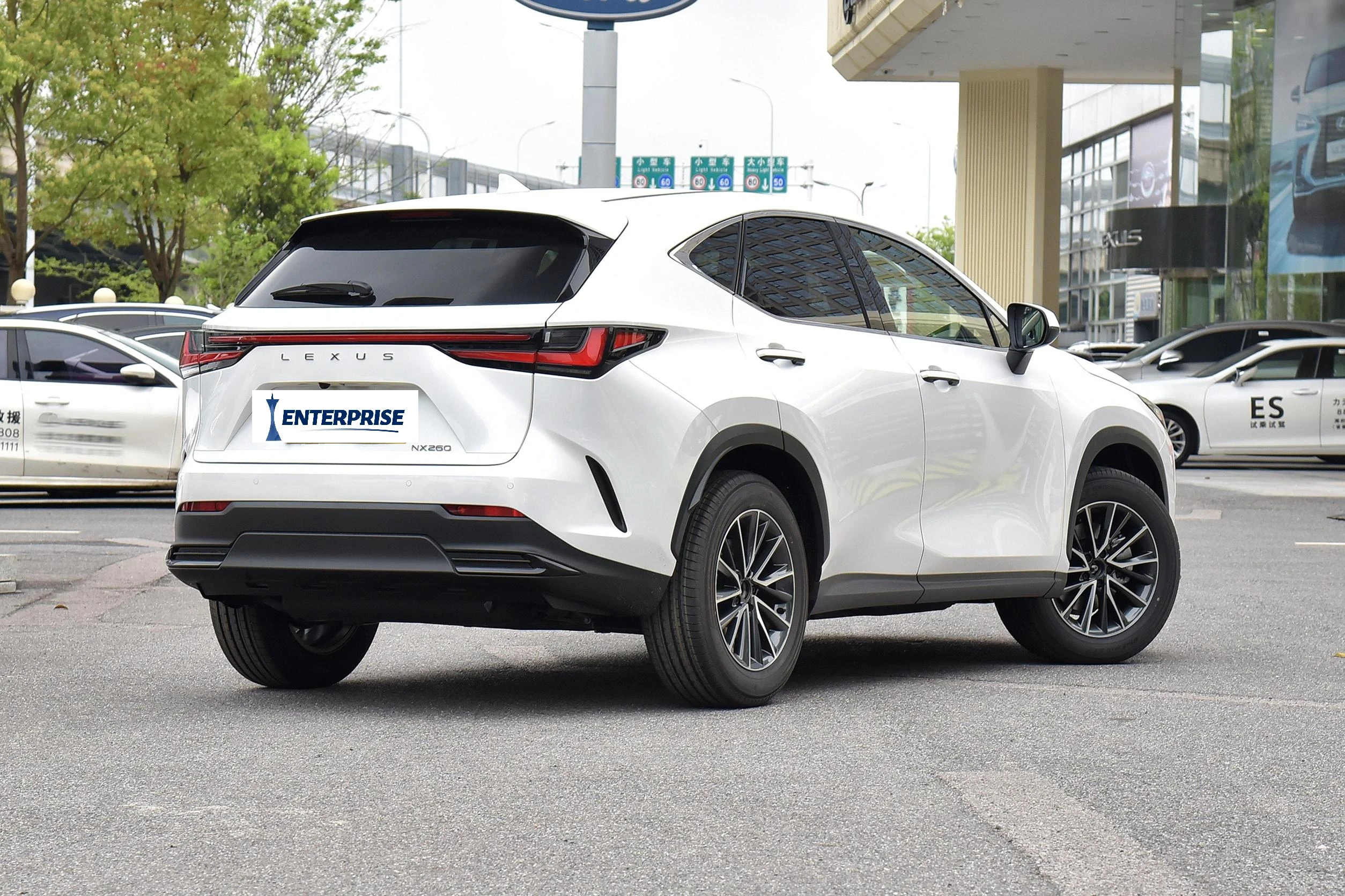 Гибридный автомобиль Le-xus NX 350 h 2024 OVERTRAIL AWD ACC 2.5L