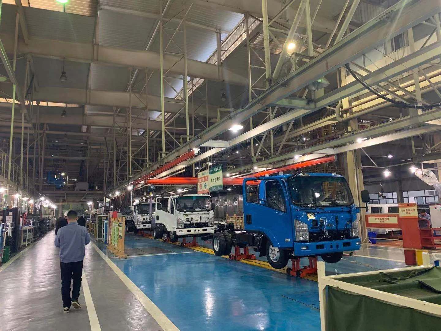 Колесная база для электрического фургона ISUZU ELF EVK100 4x2 3815