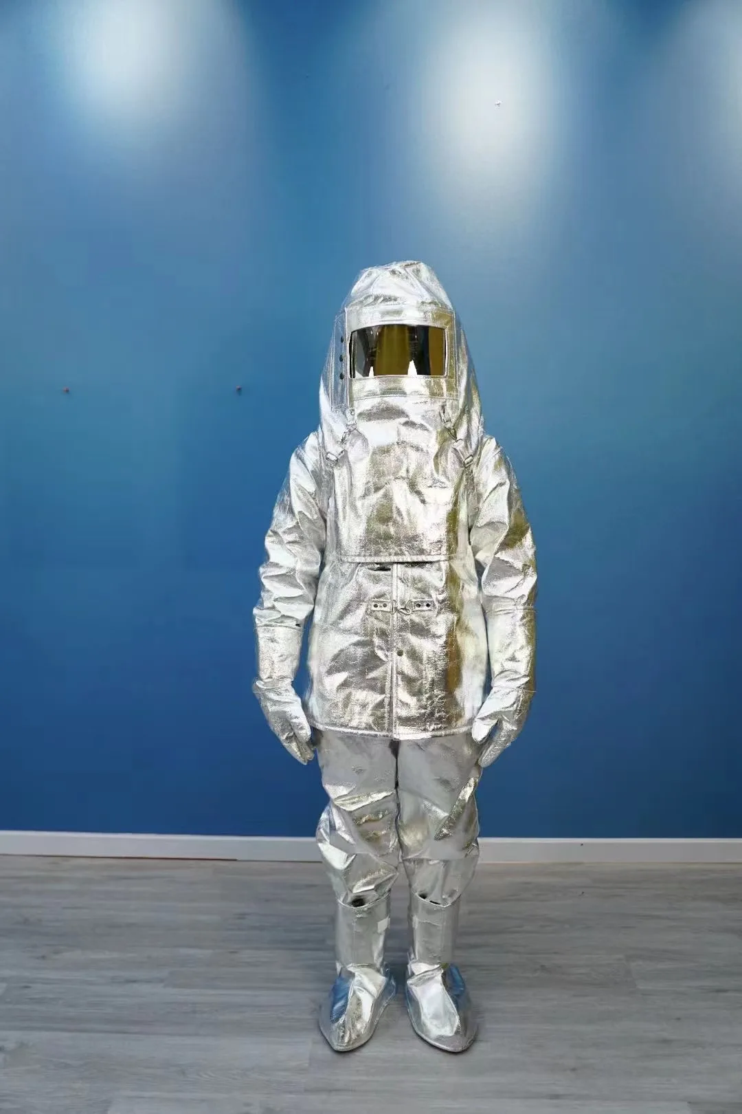 Method of clothing fire for composite aluminum insulation clothing set