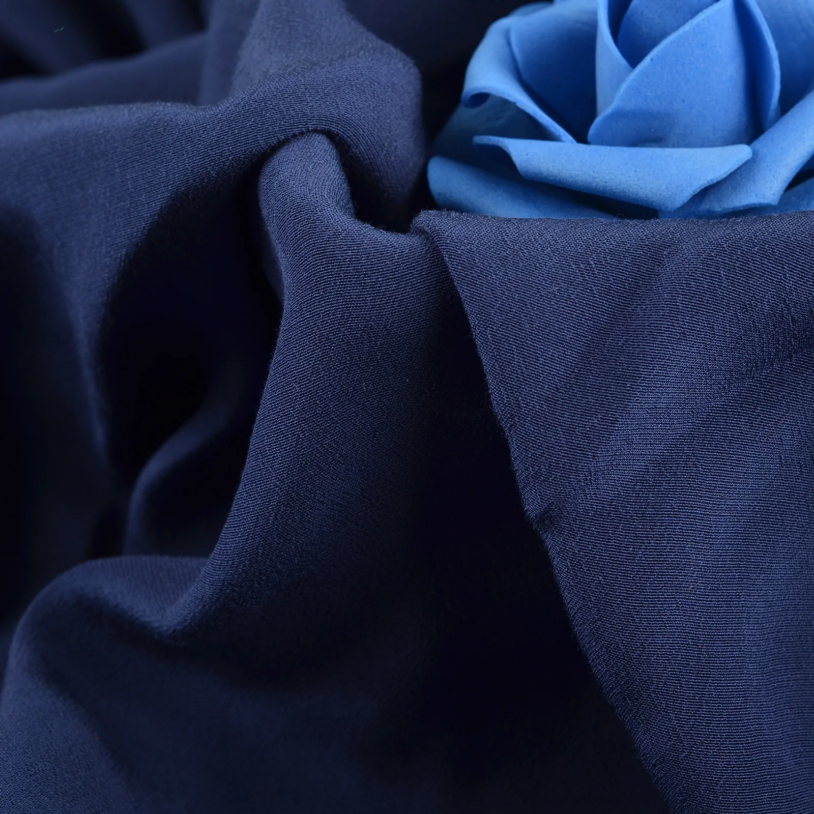 Wholesale of 110g crepe fabric in stock for spring and summer dresses fashion fabric viscose rayon striped crepe fabric