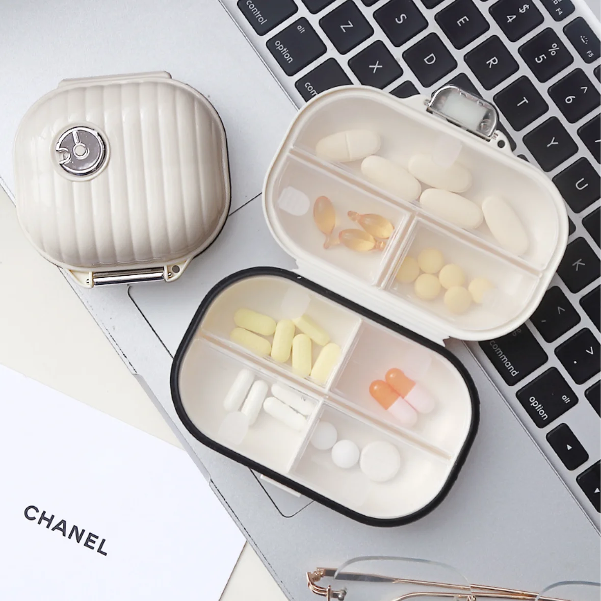 Tiktok Hot Portable Pill Box Mini Easy Carry-on Pill Dispensing Box Packing Small Size Pill Box Women Jewelry Organizer Case