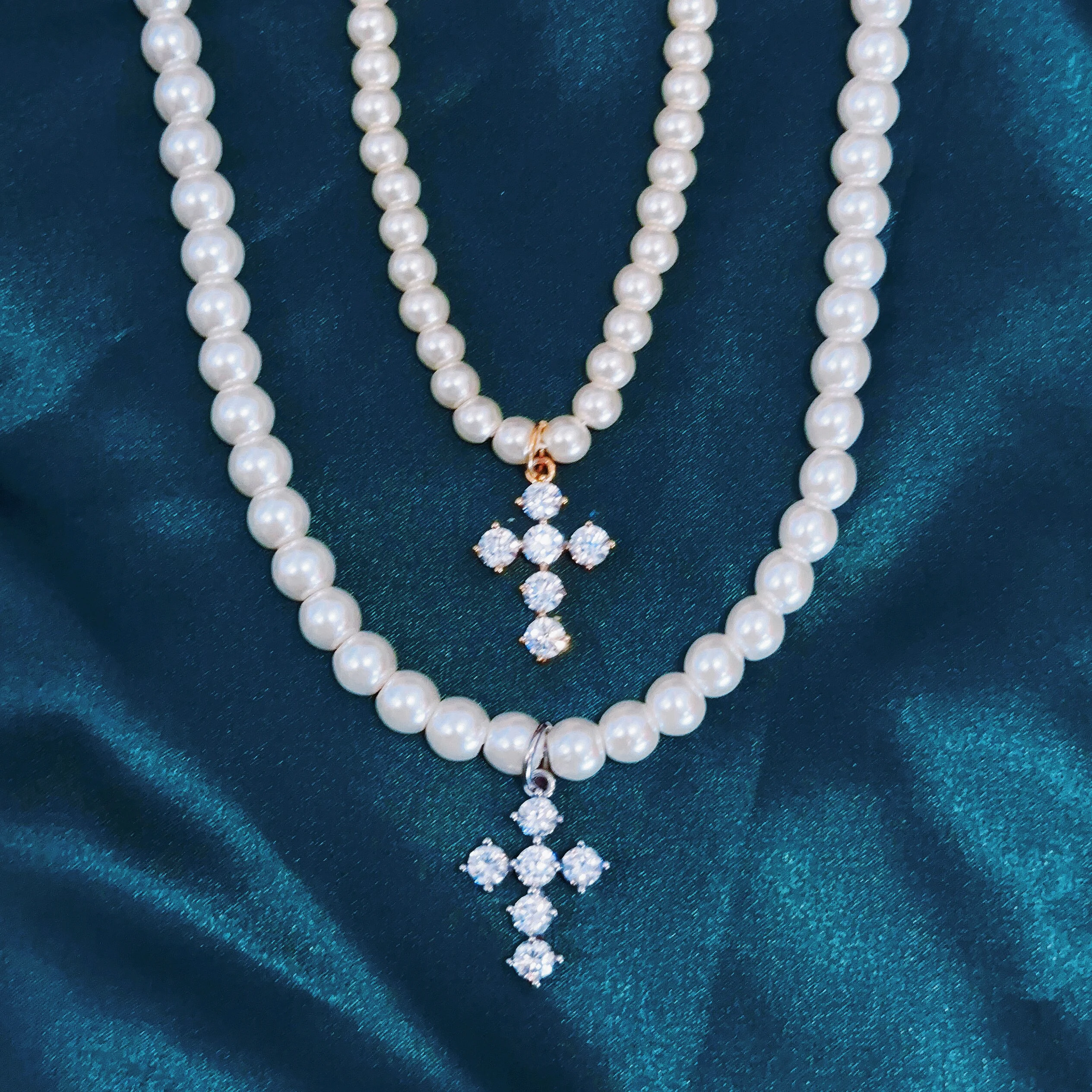 Ожерелье из искусственного белого жемчуга для мужчин и женщин чокер с кулоном-крестом кубического циркония подарочное колье мальчиков девочек