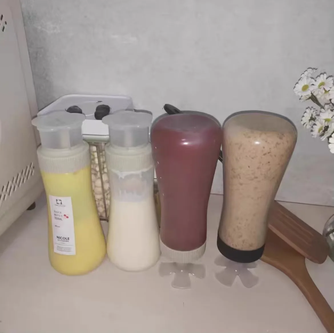 Squeeze Type Sauce Bottle Food Grade Salad Ketchup Honey Bottle Olive Oil Pointed Mouth Five-hole Plastic  Seasoning Bottle