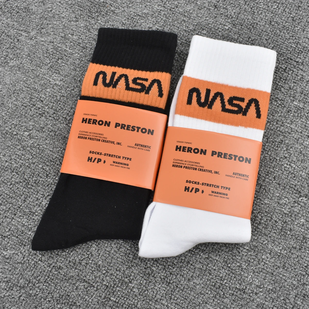
Astronaut Logo Letter Cotton Socks Men Women High Street Pure Cotton Tube Socks Hip Hop Personality Stockings 