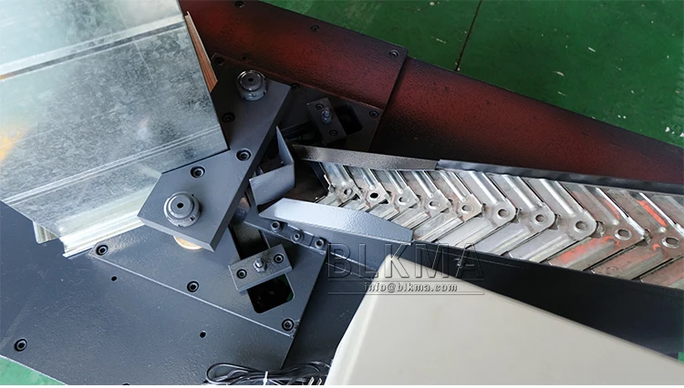 TDF duct corner code installing pressing machine/pnuematic square tube corner assembly machine from BLKMA factory