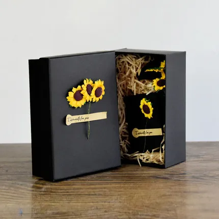 
Custom Luxury Birthday Christmas Gift Box With Dried Flowers Dark Cardboard Boxes Paper Packing Box 