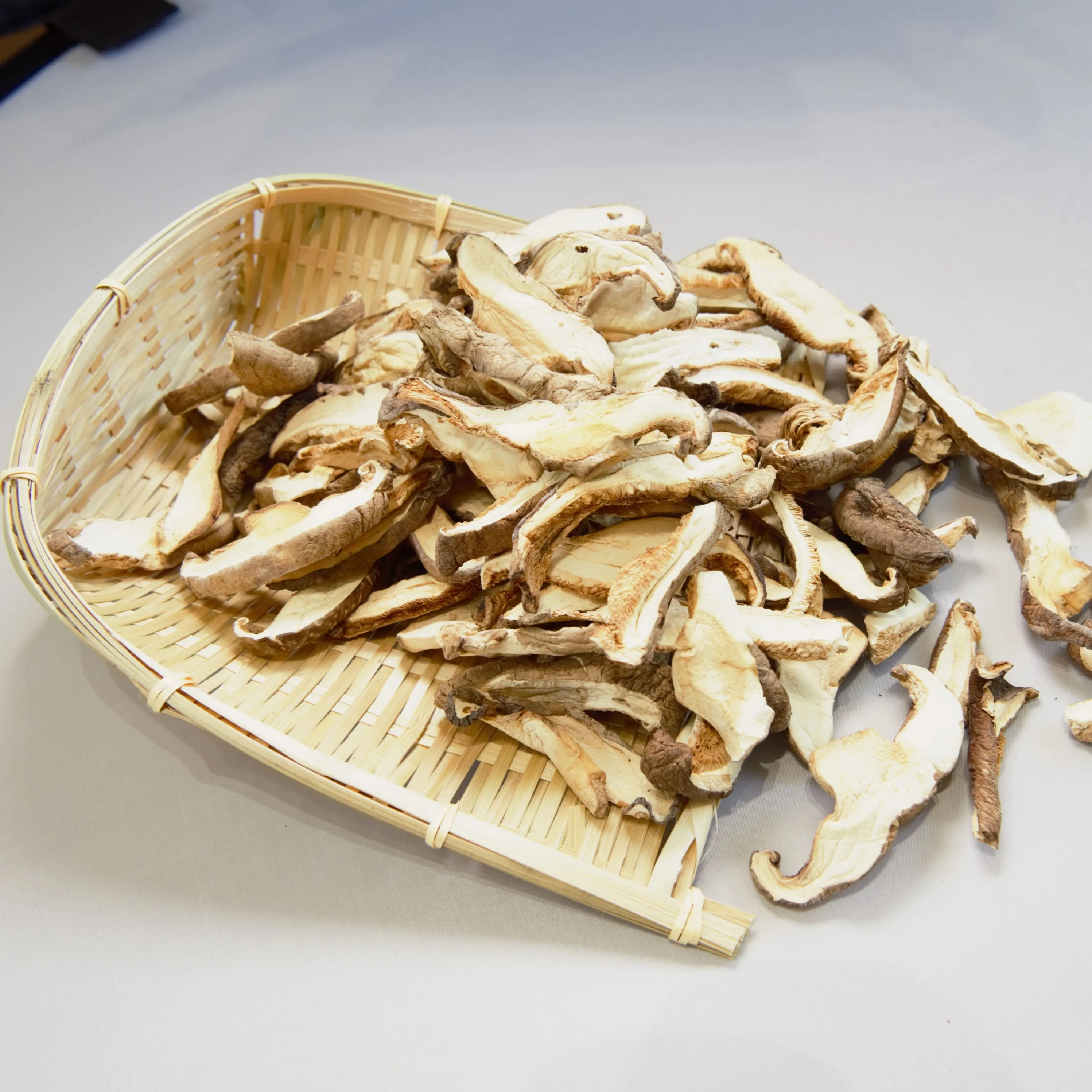 Высококачественные Свежие Кусочки сушеных грибов Shiitake