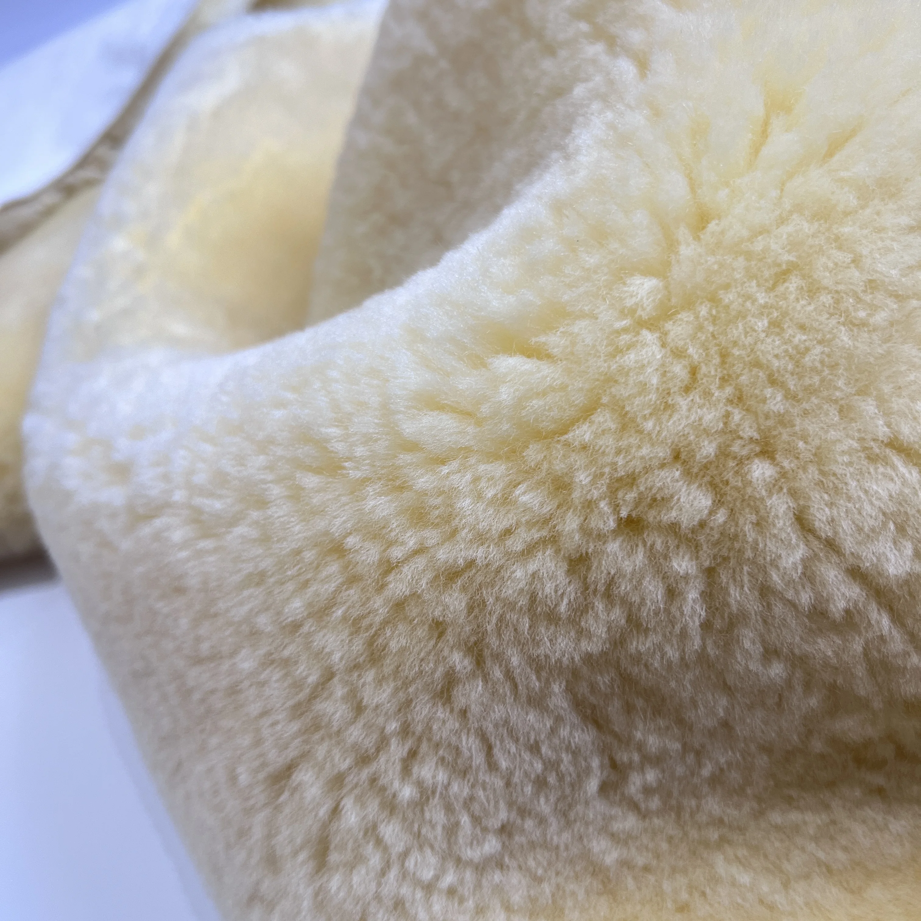 Высококачественная натуральная овчина из натуральной шерсти с высокой плотностью для изготовления седла мягких шкуры