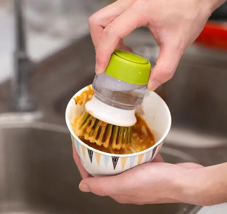 Hot sale Dishes Pots Washing Brush Kitchen Scrub Brushes Soap Dispensing Palm Kitchen Cleaning Brush with Drip Tray